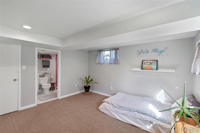 1432 Woodhue Drive, St Louis, MO 63126