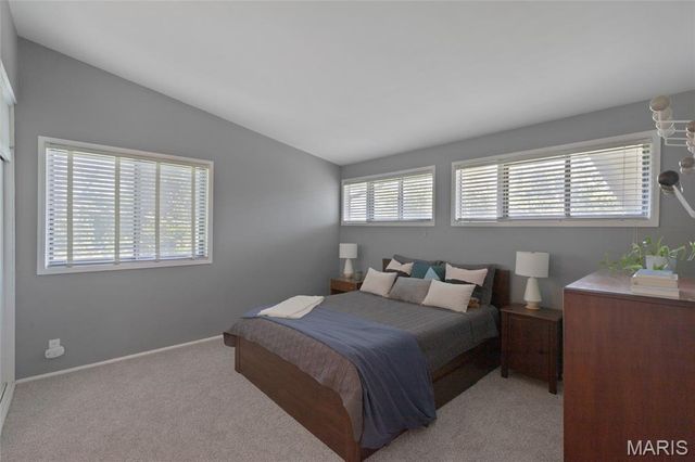 1432 Woodhue Drive, St Louis, MO 63126