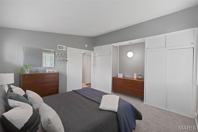 1432 Woodhue Drive, St Louis, MO 63126