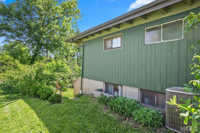 1432 Woodhue Drive, St Louis, MO 63126