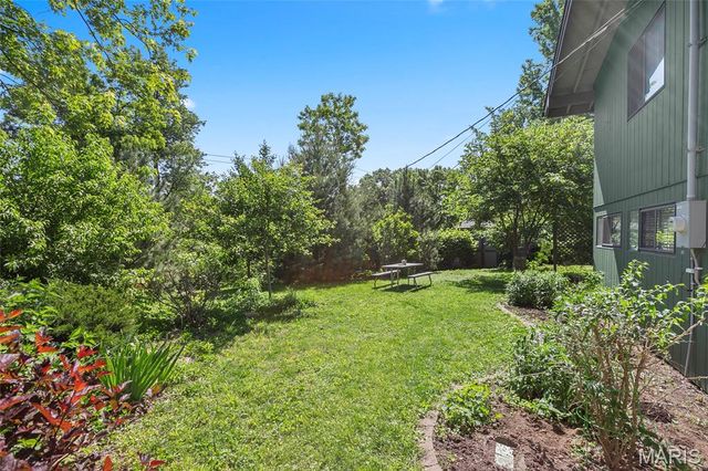 1432 Woodhue Drive, St Louis, MO 63126