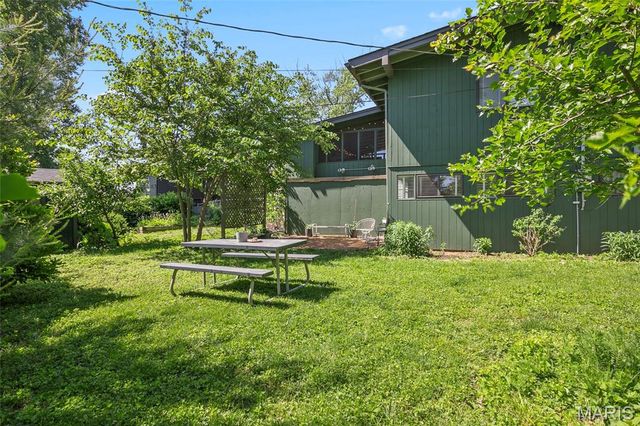 1432 Woodhue Drive, St Louis, MO 63126