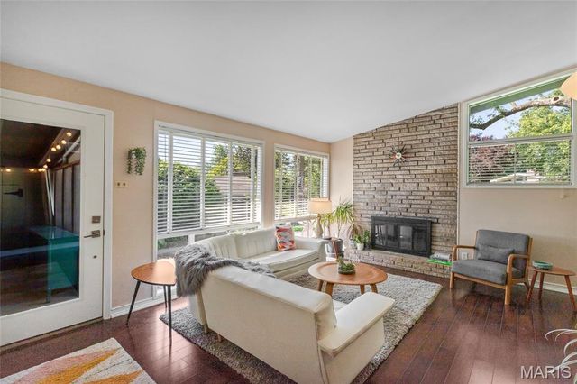 1432 Woodhue Drive, St Louis, MO 63126
