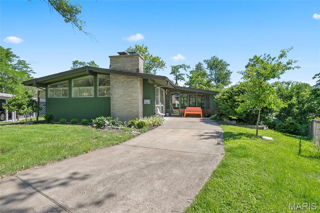 1432 Woodhue Drive, St Louis, MO 63126