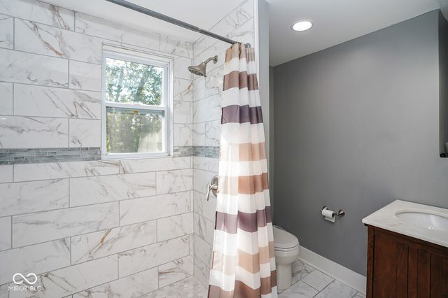 328 E 36th Street, Anderson, IN 46013