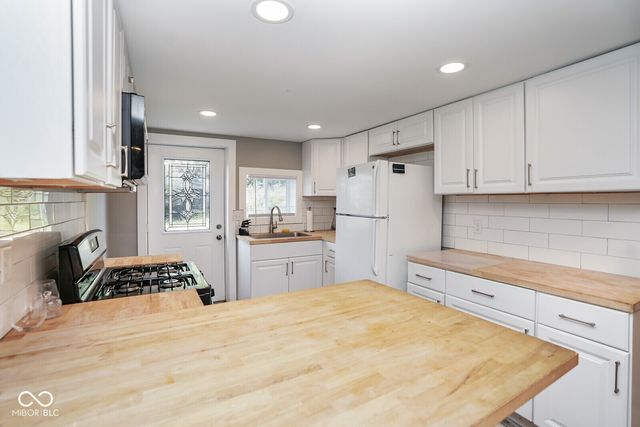 328 E 36th Street, Anderson, IN 46013