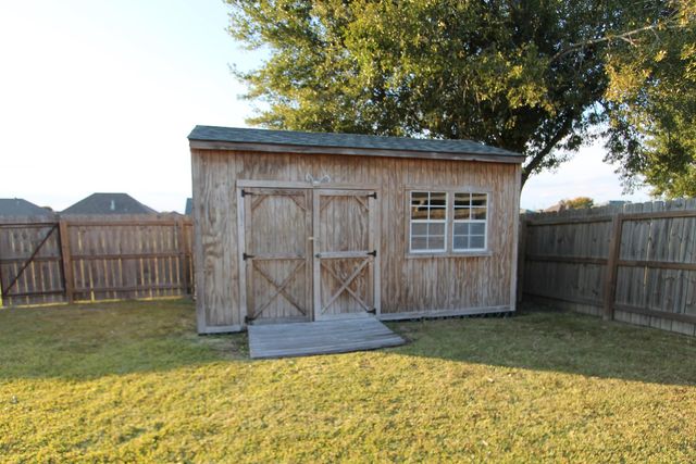 406 Windward Dr, Houma, LA 70360