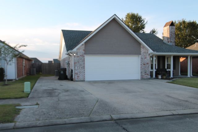 406 Windward Dr, Houma, LA 70360
