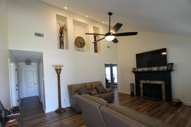 406 Windward Dr, Houma, LA 70360