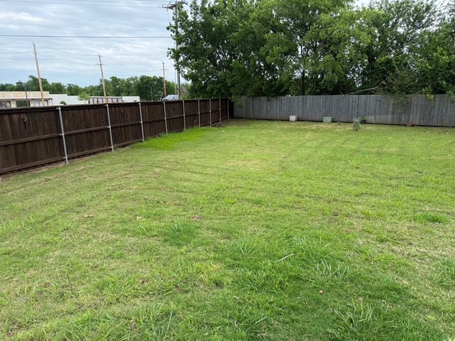 100 W North Creek Drive, Sherman, TX 75092