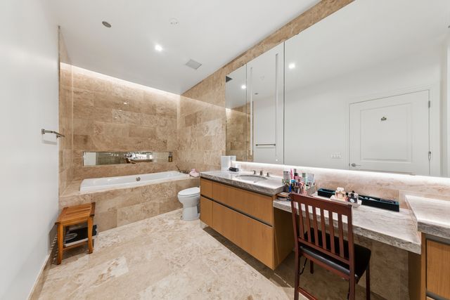 363 E Wacker Drive 2802, Chicago, IL 60601