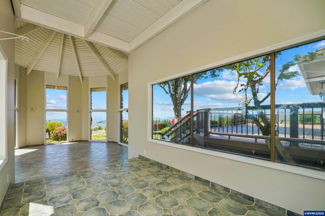 3794 East Nanitch Cir S, Salem, OR 97306