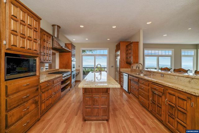 3794 East Nanitch Cir S, Salem, OR 97306