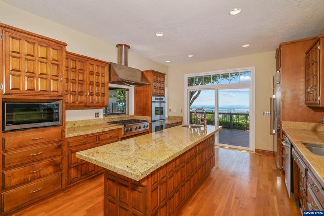 3794 East Nanitch Cir S, Salem, OR 97306