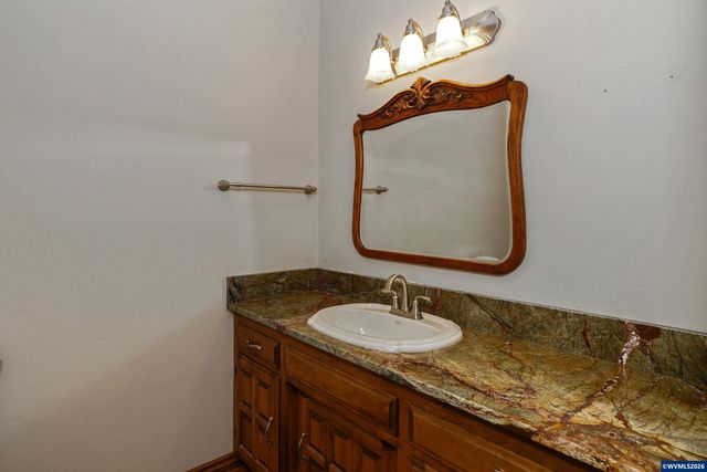 3794 East Nanitch Cir S, Salem, OR 97306