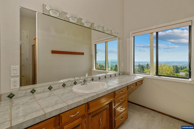 3794 East Nanitch Cir S, Salem, OR 97306