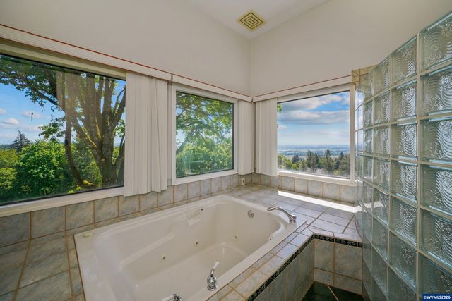 3794 East Nanitch Cir S, Salem, OR 97306