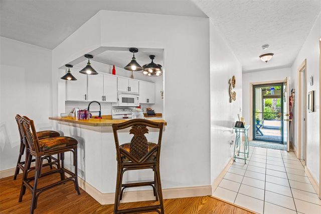 5326 LAKE ARROWHEAD TRAIL 7, Sarasota, FL 34231