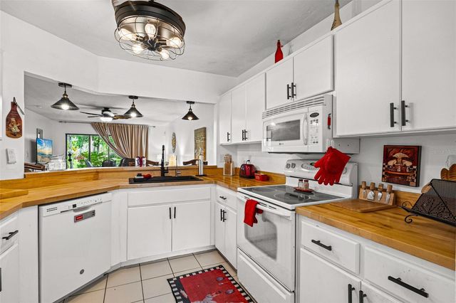 5326 LAKE ARROWHEAD TRAIL 7, Sarasota, FL 34231