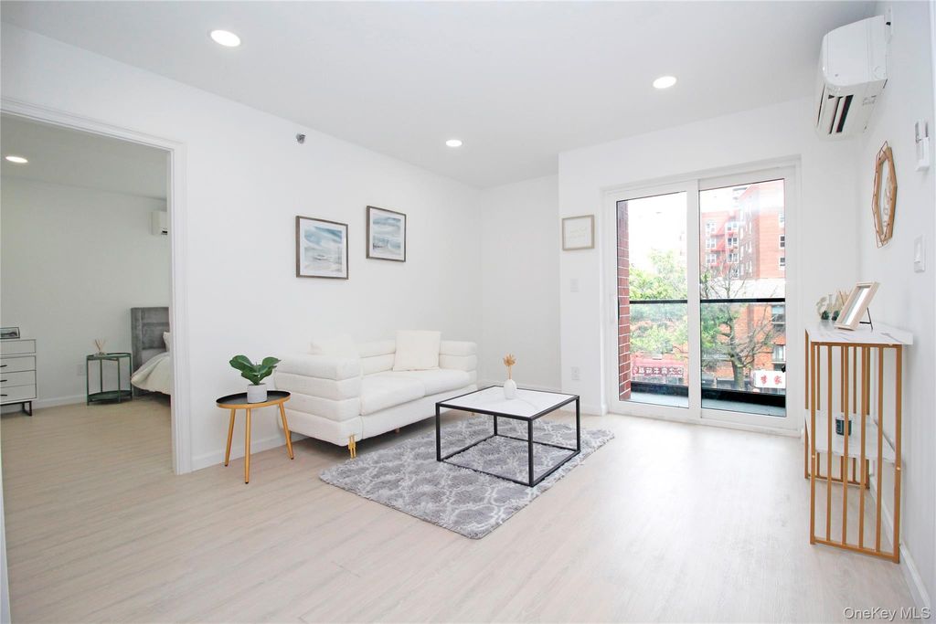 13450 Blossom Avenue 4C, Flushing, NY 11355 — photo 2