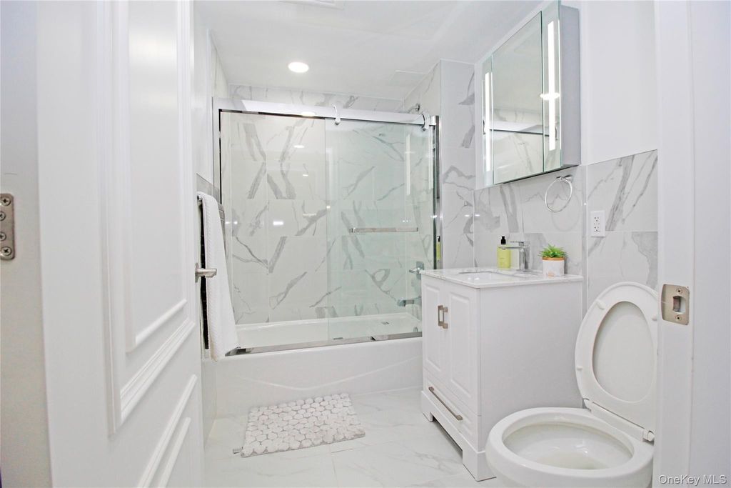 13450 Blossom Avenue 4C, Flushing, NY 11355 — photo 5