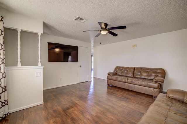 133 SW 14th Street, Moore, OK 73160