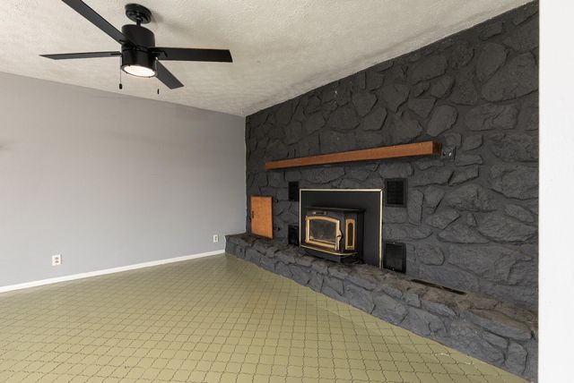 8249 W Spruce Lane, Springfield, MO 65802