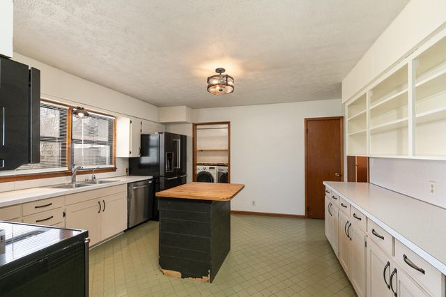 8249 W Spruce Lane, Springfield, MO 65802