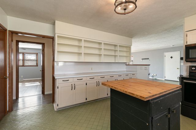 8249 W Spruce Lane, Springfield, MO 65802