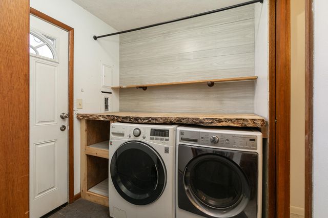 8249 W Spruce Lane, Springfield, MO 65802