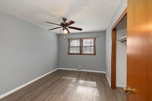 8249 W Spruce Lane, Springfield, MO 65802