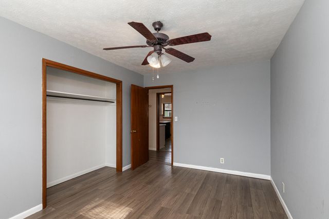 8249 W Spruce Lane, Springfield, MO 65802