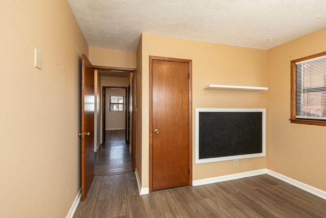 8249 W Spruce Lane, Springfield, MO 65802