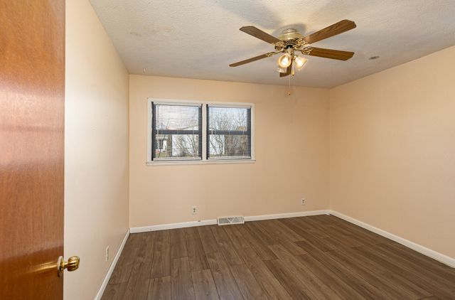 8249 W Spruce Lane, Springfield, MO 65802