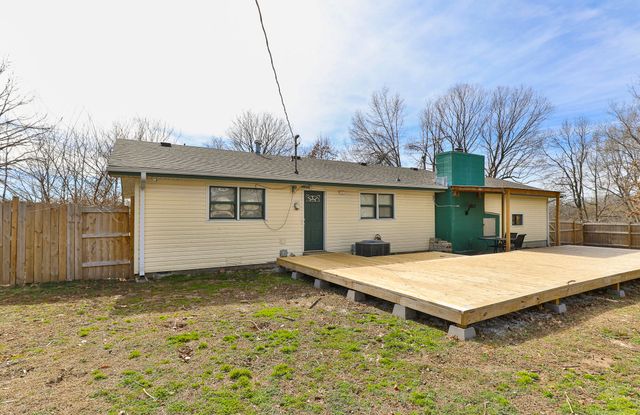 8249 W Spruce Lane, Springfield, MO 65802