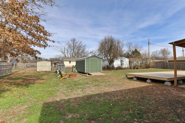 8249 W Spruce Lane, Springfield, MO 65802