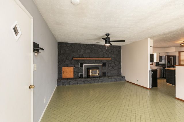 8249 W Spruce Lane, Springfield, MO 65802