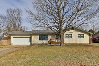 8249 W Spruce Lane, Springfield, MO 65802