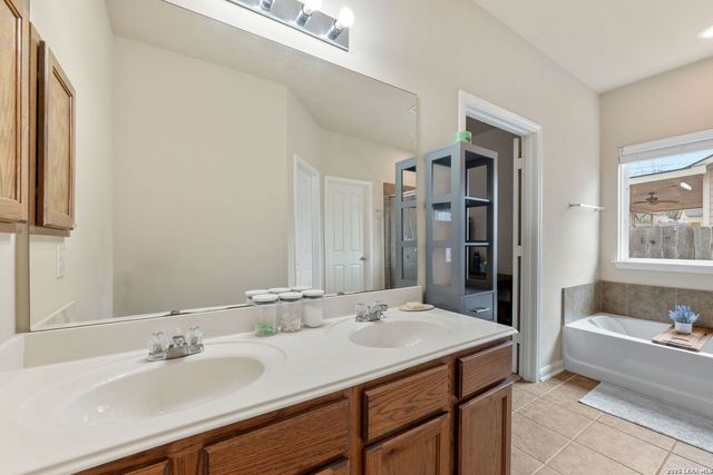 9002 Summit Lake, San Antonio, TX 78245