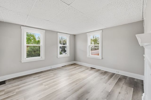 28 W Prescott St, Westford, MA 01886