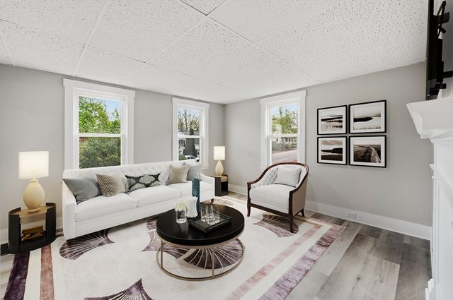 28 W Prescott St, Westford, MA 01886