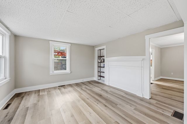 28 W Prescott St, Westford, MA 01886