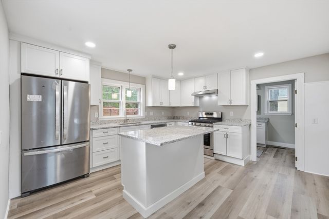 28 W Prescott St, Westford, MA 01886