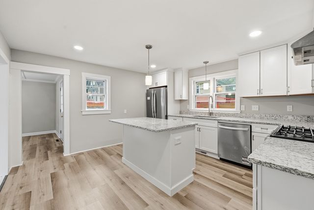 28 W Prescott St, Westford, MA 01886