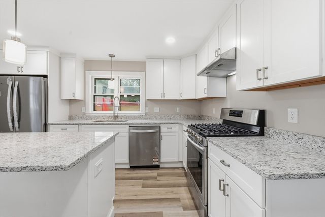 28 W Prescott St, Westford, MA 01886