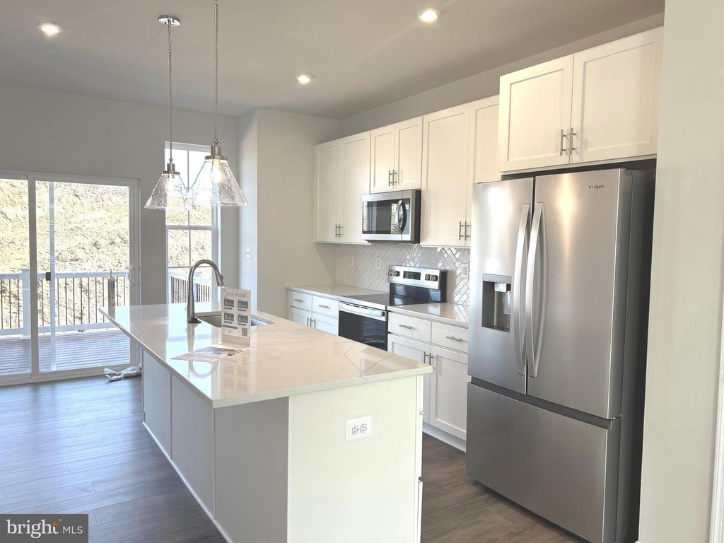 206 MONTEITH DR, Winchester, VA 22601