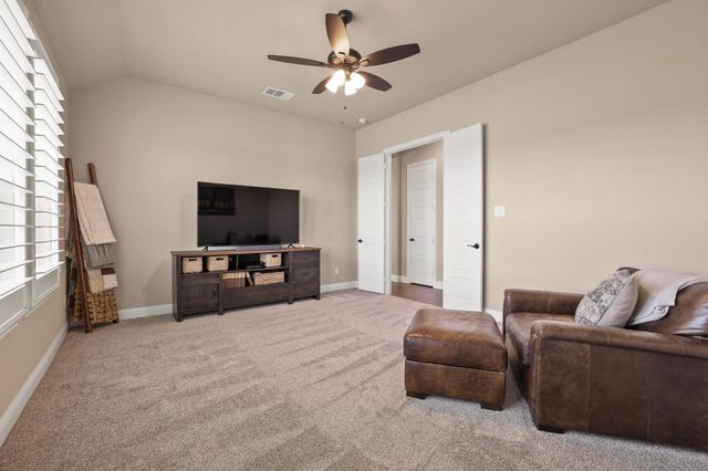 180 Waterview Drive, Gunter, TX 75058