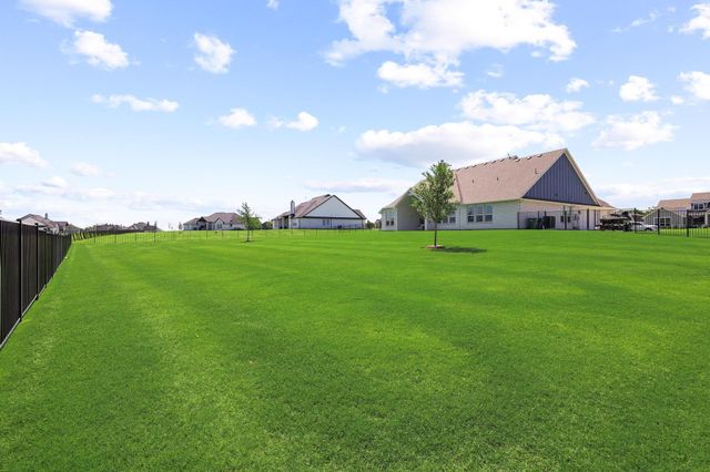 180 Waterview Drive, Gunter, TX 75058