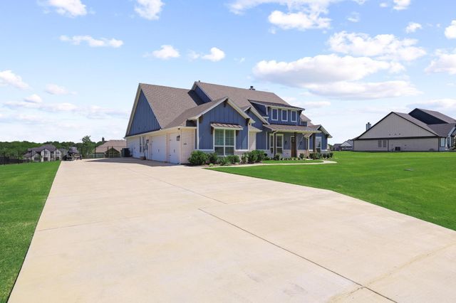 180 Waterview Drive, Gunter, TX 75058