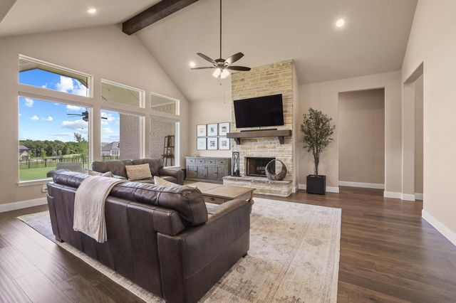 180 Waterview Drive, Gunter, TX 75058